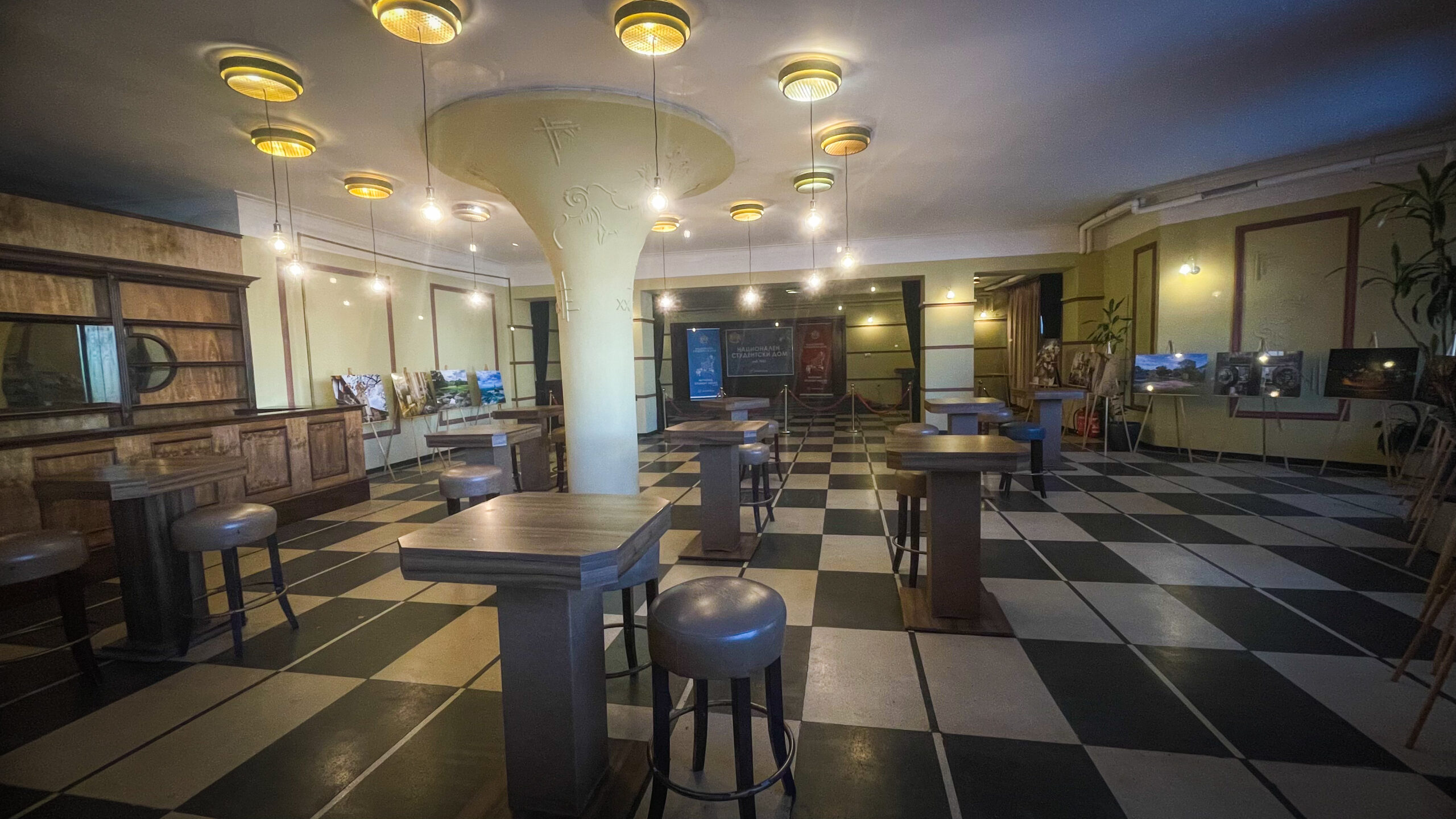 Централно изложбено фоайе